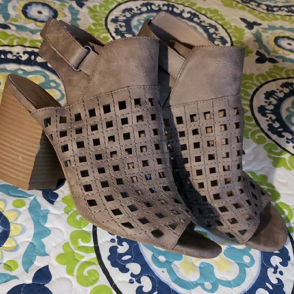 Maurices Women's Gray Cutout Heels Size 11